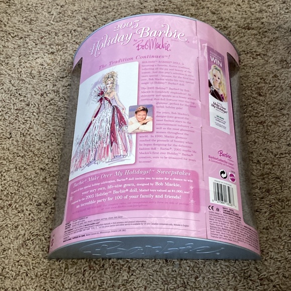 New Barbie Holiday Barbie, 2005 designed by Bob Mackie - Picture 2 of 2